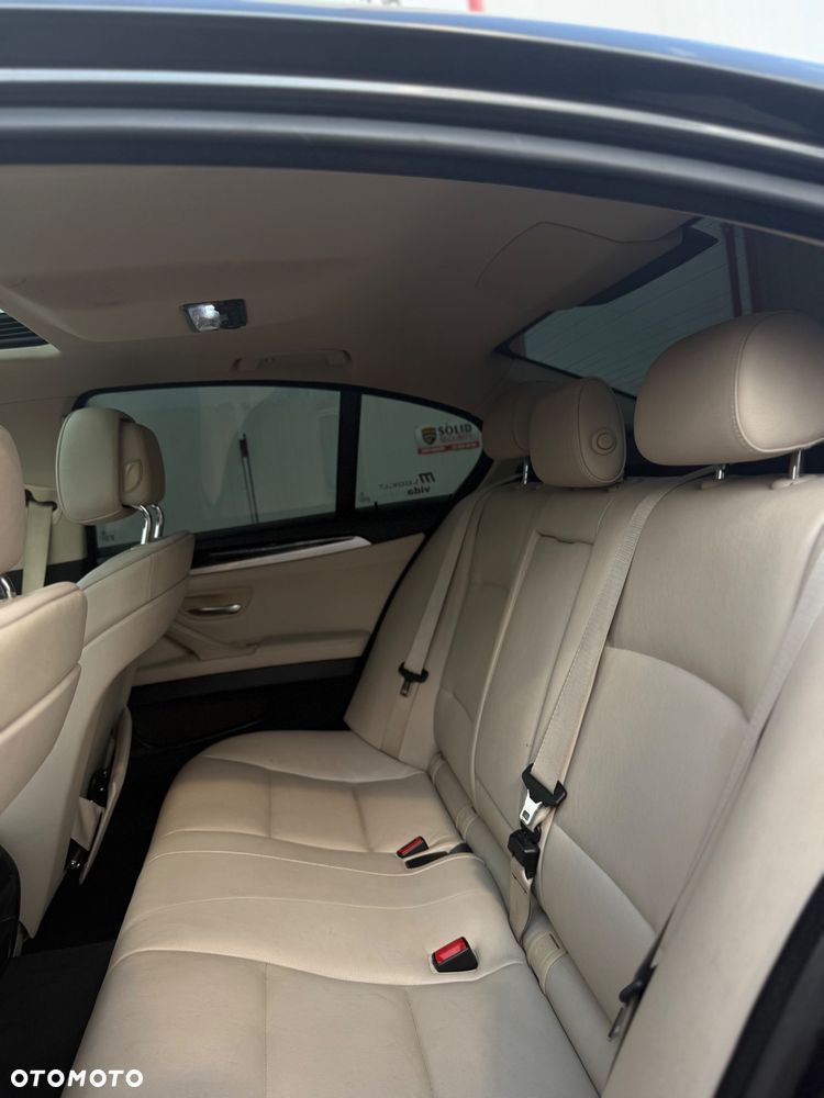 BMW Seria 5 528i Touring - 12