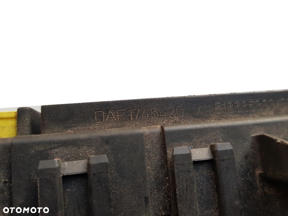 SKRZYNKA BEZPIECZNIKÓW DAF XF 105 1746420 - 3