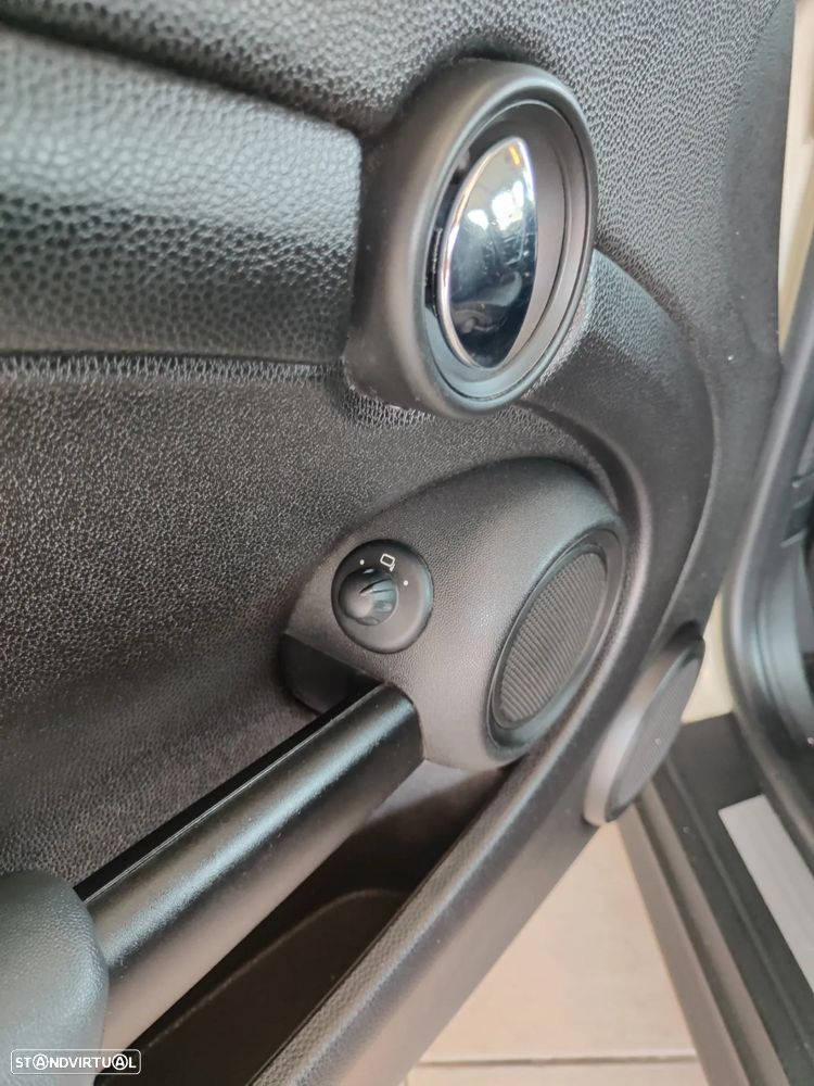 MINI 3 Portas One D - 24