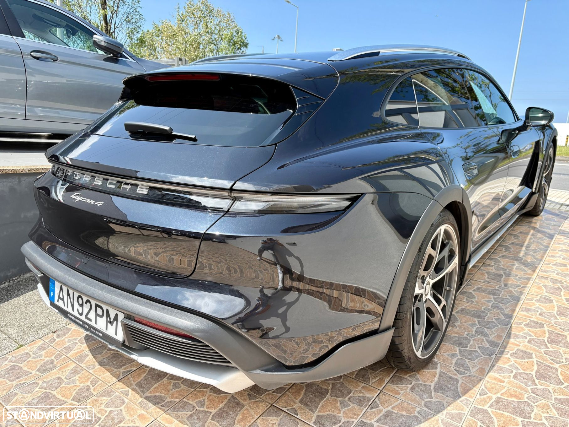 Porsche Taycan Cross Turismo 4 - 3