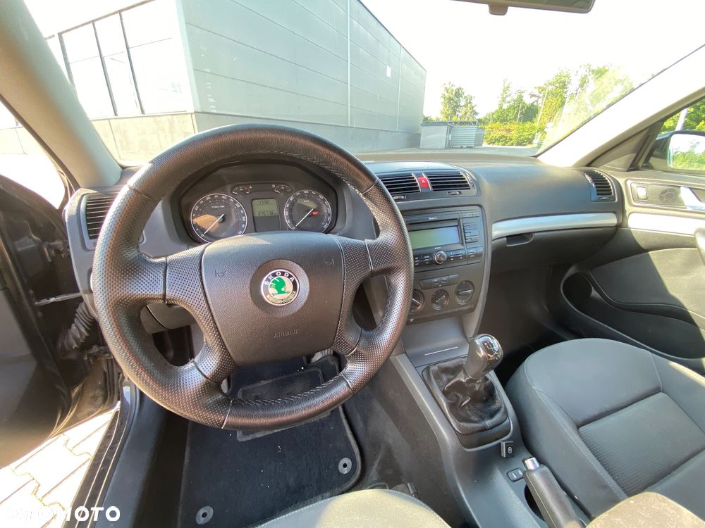 Skoda Octavia 1.6 Tour - 10