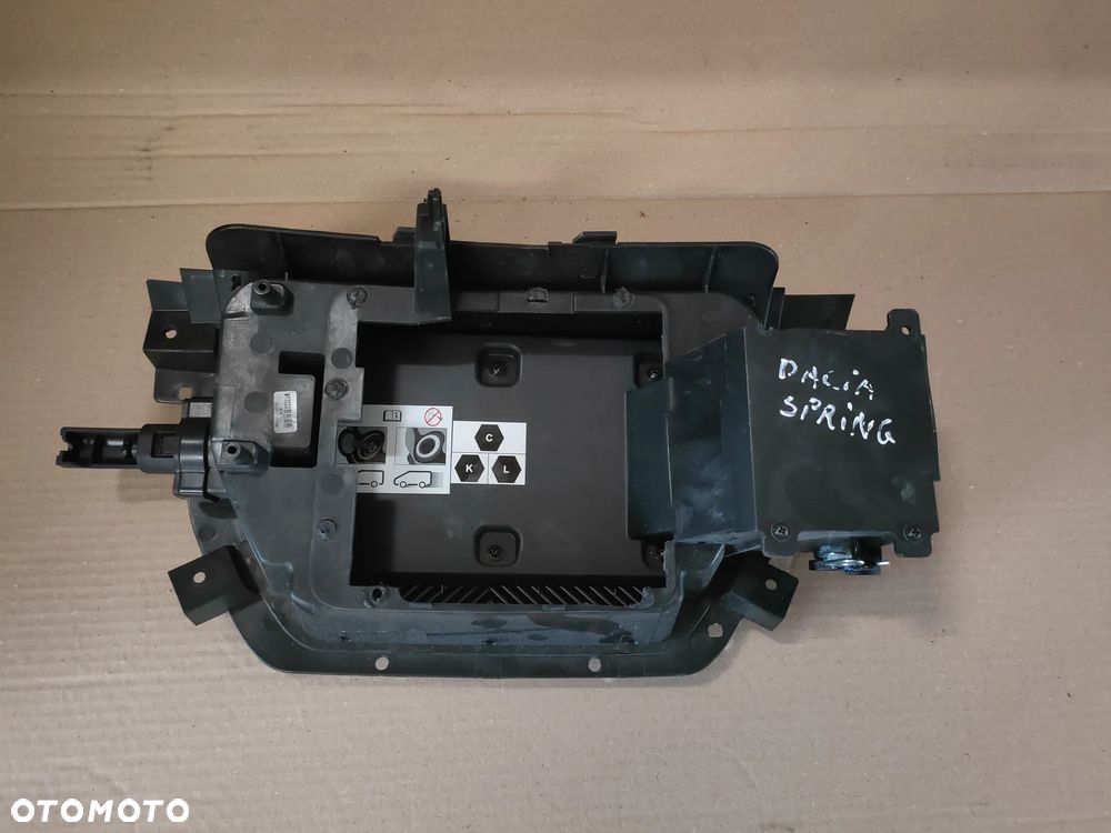Dacia Spring Elektryk 22- EMBLEMAT ZNACZEK KLAPKA PORTY LADOWANIA - 5
