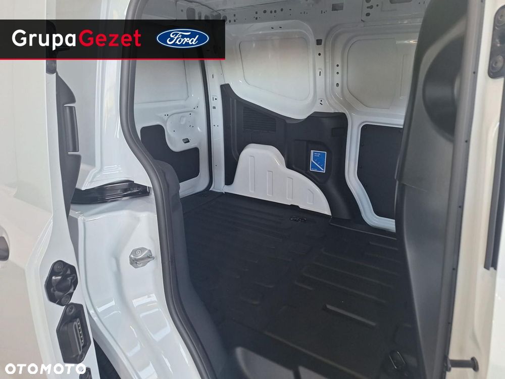 Ford Transit Courier - 14