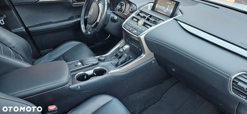 Lexus NX 300h Executive Line - 13