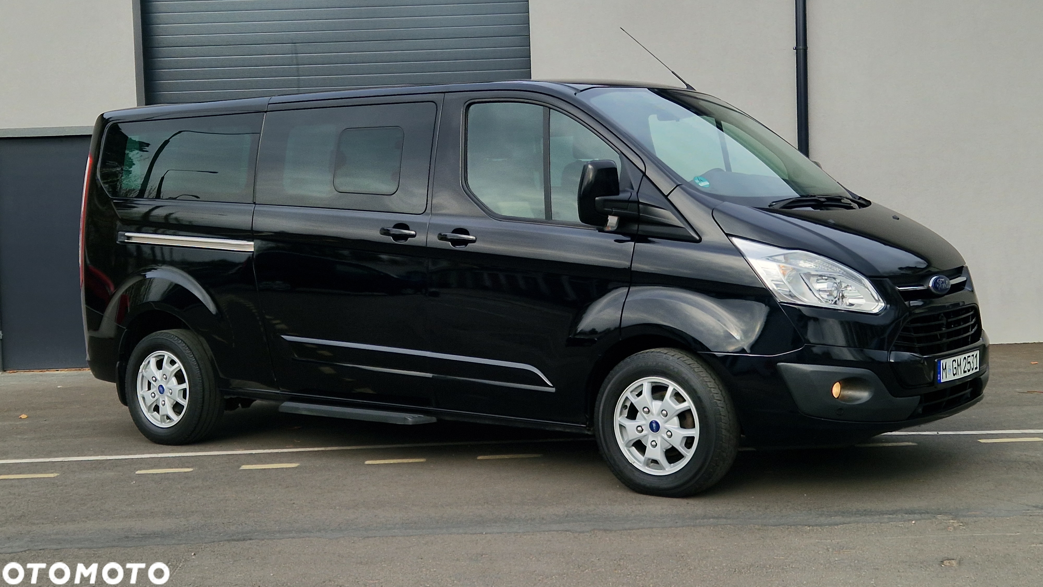 Ford Tourneo Custom 2.0 EcoBlue L2 Shuttle Bus Titanium - 8