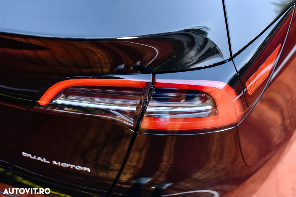 Tesla Model Y - 10