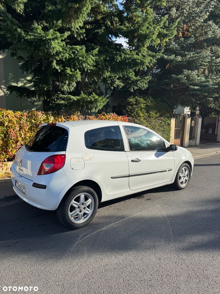 Renault Clio 1.5 dCi Authentique - 5