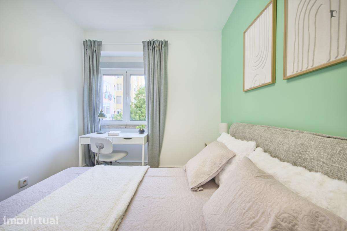 Quarto - localizado em Roma-Areeiro Lisbon - Grande imagem: 2/27