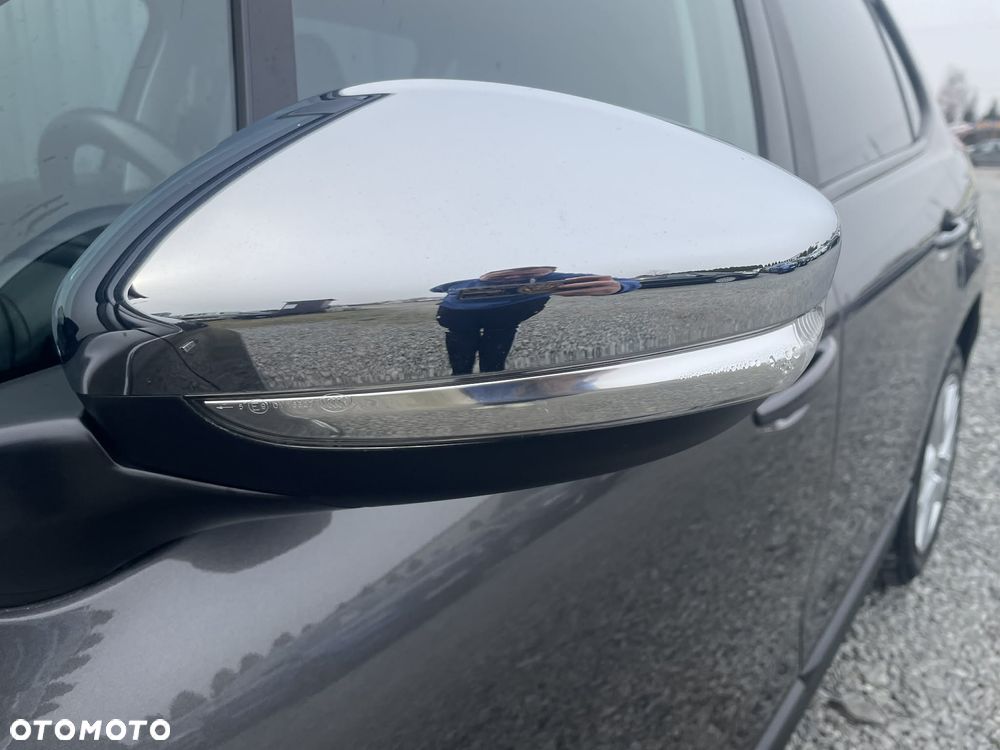Peugeot 2008 1.2 Pure Tech Allure S&S - 16