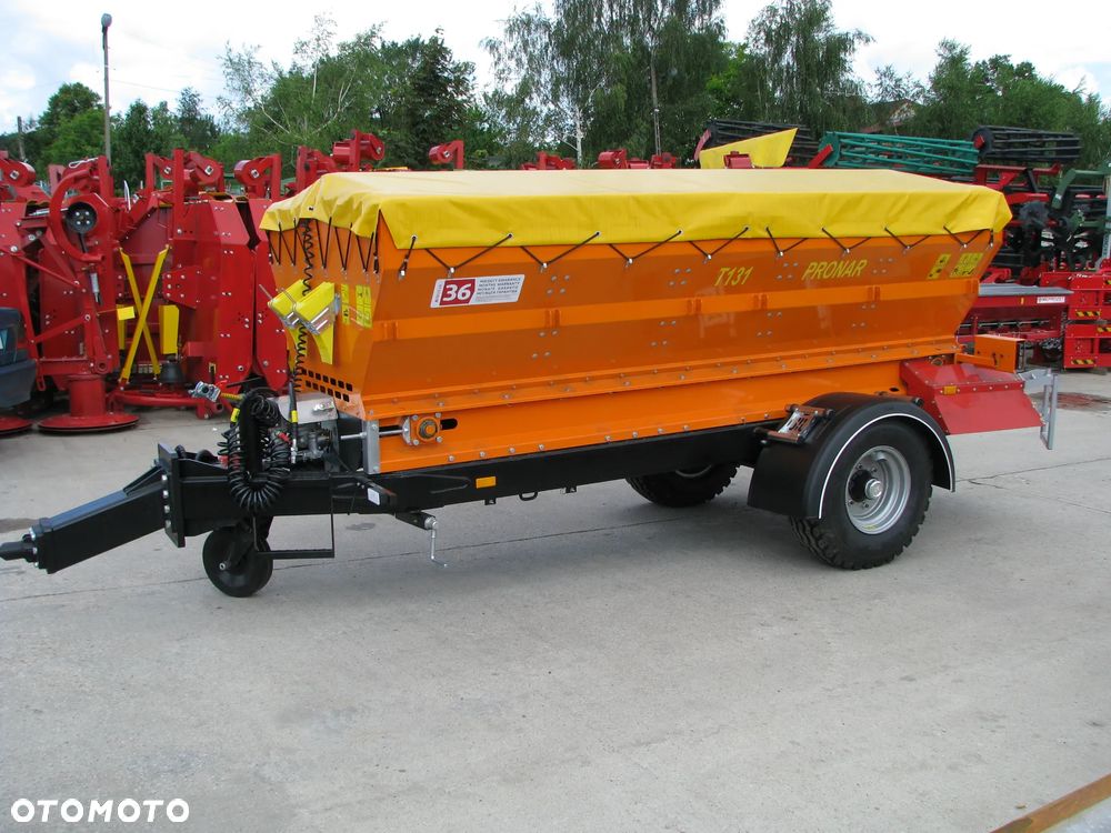 Pronar Posypywarka T-130, T-131, T-132, Piaskarka, Solarka, Rozsiewacz wapna i nawozów RCW, Piaskarka komunalna, solarka rozsiewacz piasku soli KŁOS, Rozsiewacz komunalny N 065 POM Augustów, Pług odśnieżny prosty, łamany, strzałka Ursus, Inter-Tech, Pronar - 2