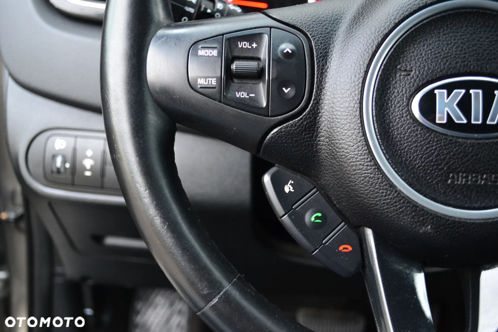 Kia Carens 1.7 CRDi Business Line 7os 7DCT - 32