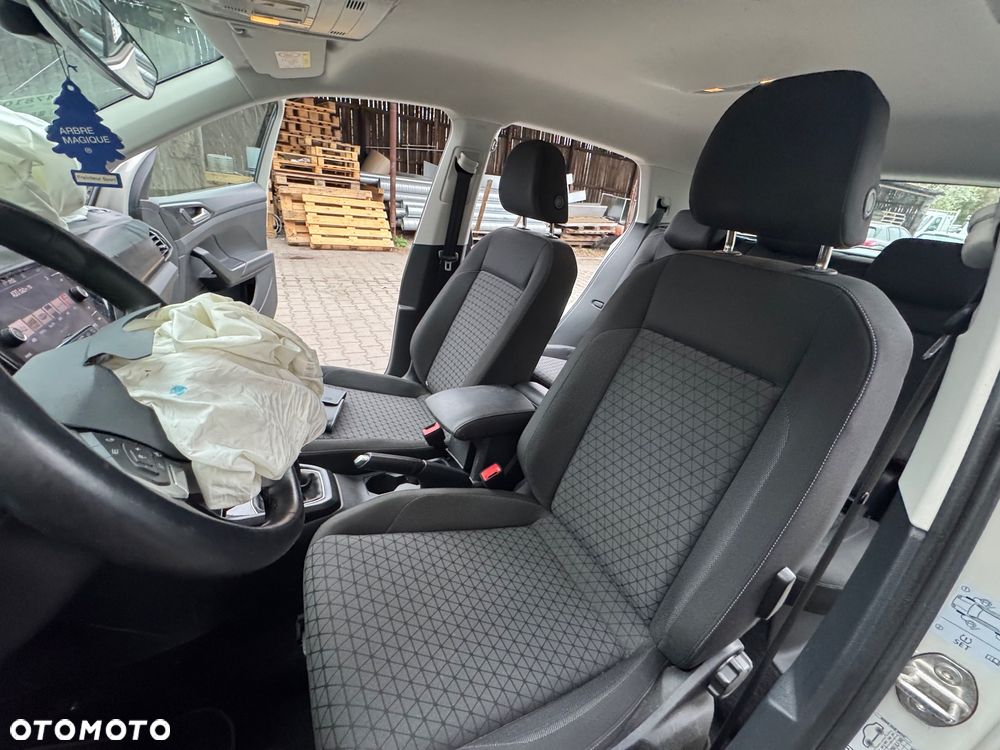 Volkswagen T-Cross - 13