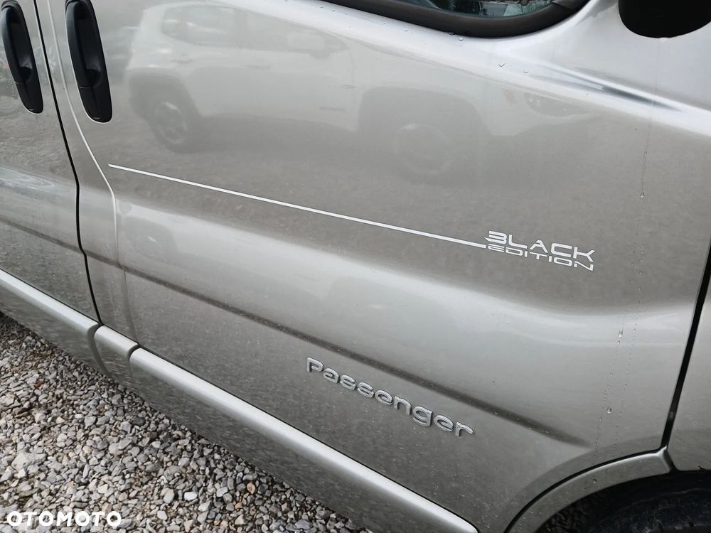 Renault Trafic 2.0 dCi 115 FAP Passenger Black Edition - 37