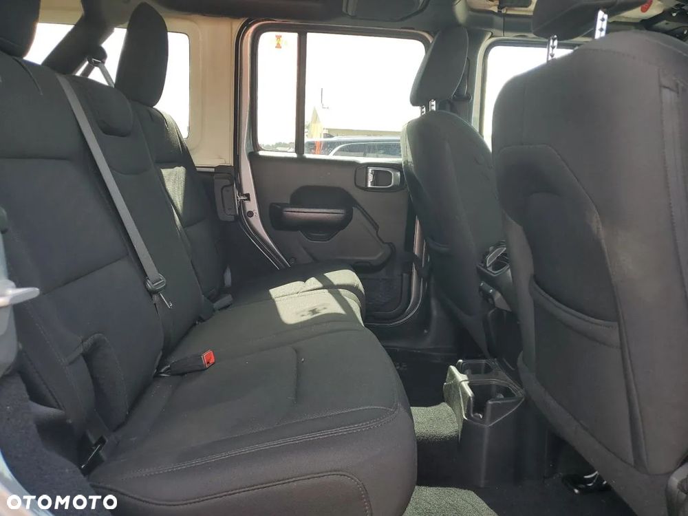 Jeep Wrangler Unlimited Hard-Top 5-Türer Sport - 10