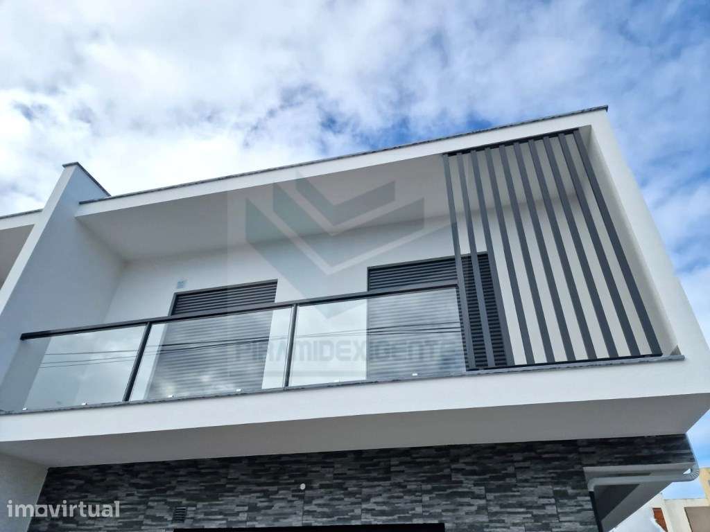Moradia Duplex T3+1 - Boas áreas - Perto de Espaços Verdes - Grande imagem: 2/31