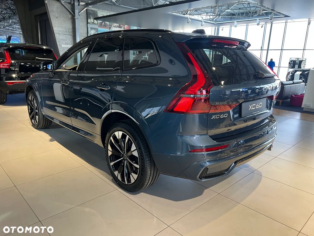 Volvo XC 60 T6 Plug-In Hybrid AWD Ultra Dark - 3
