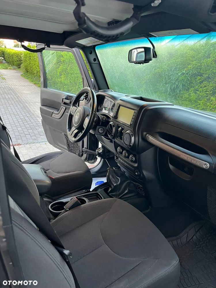 Jeep Wrangler - 10