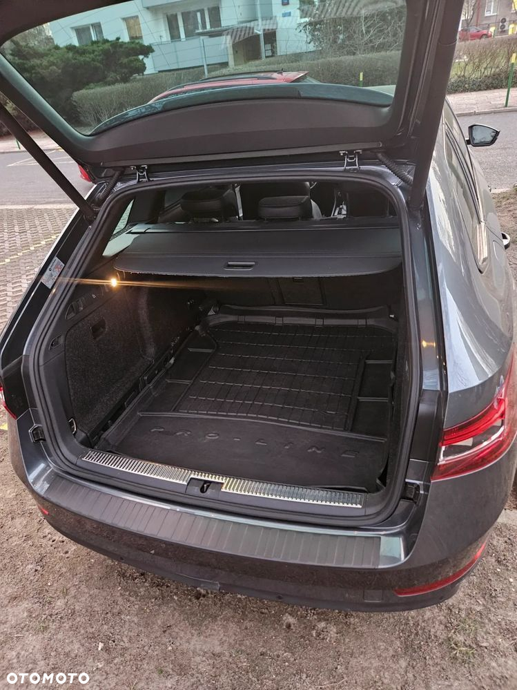 Skoda Superb 2.0 TDI SCR 4x4 Sportline DSG - 5