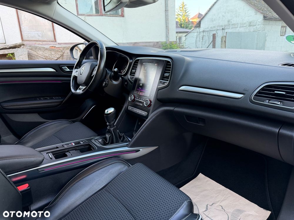 Renault Megane ENERGY TCe 160 BOSE EDITION - 14