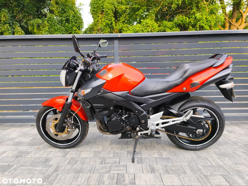 Suzuki GSR - 38