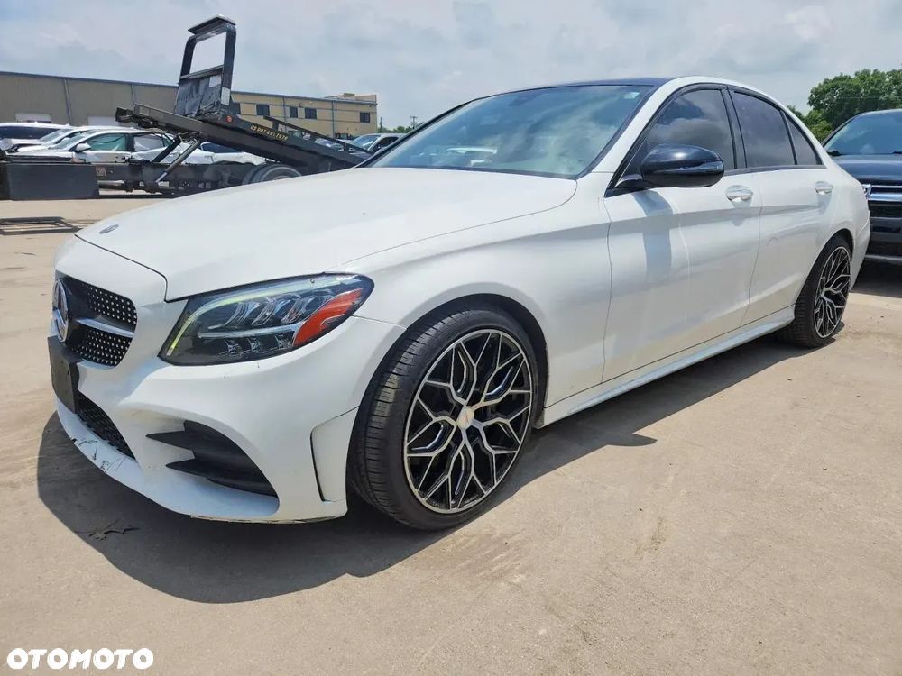 Mercedes-Benz Klasa C 300 4Matic 9G-TRONIC AMG Line - 2