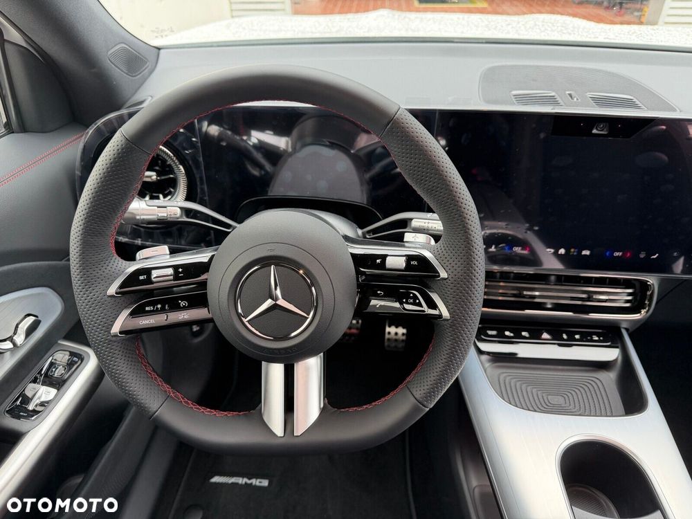 Mercedes-Benz GLB - 11