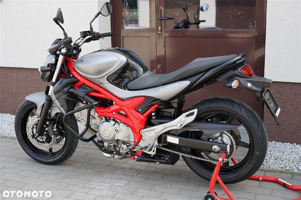 Suzuki Gladius - 19