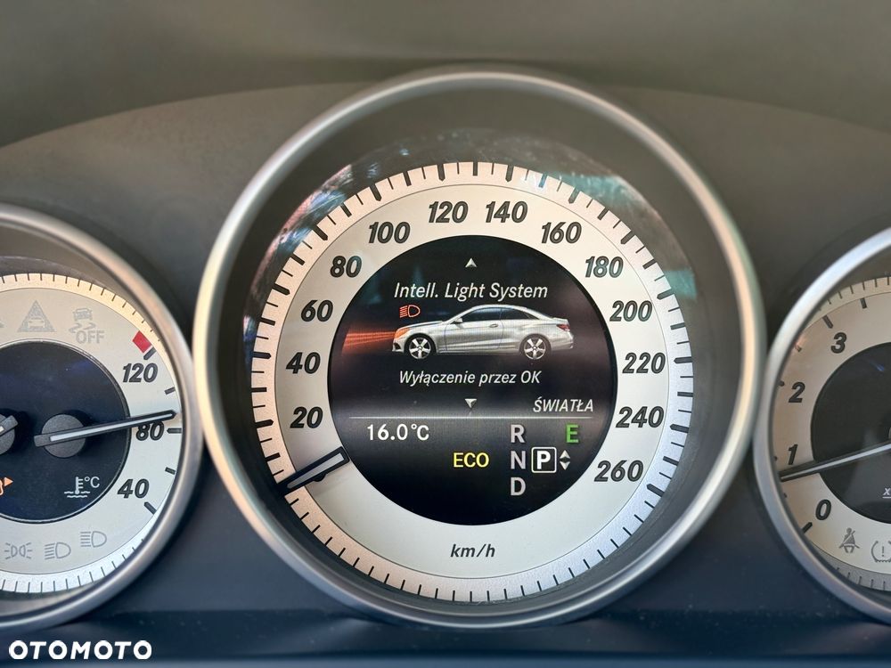 Mercedes-Benz Klasa E 250 7G-TRONIC - 28