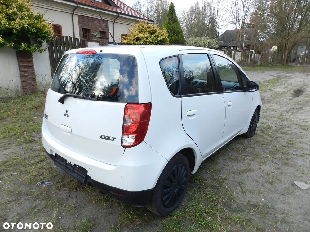 Mitsubishi Colt - 3