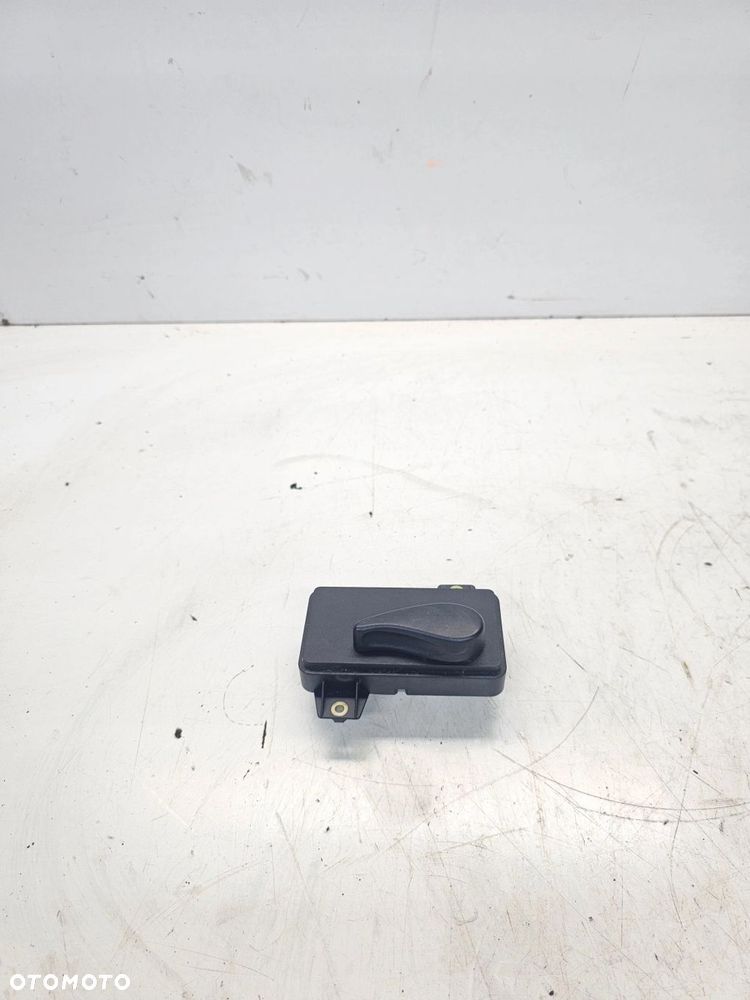 PRZEŁĄCZNIK REGULACJI FOTELA PRAWY AUDI A3 8L 8L0959766 - 1