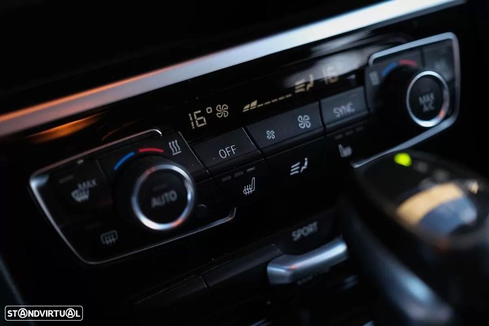 BMW 216 Active Tourer d Auto - 11