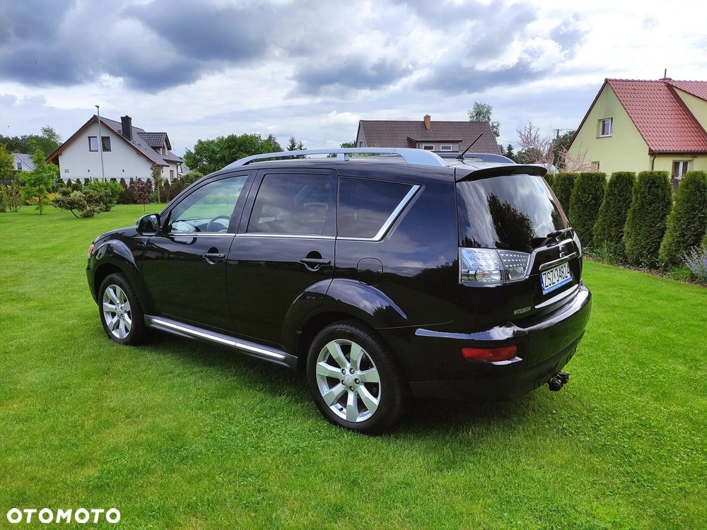 Mitsubishi Outlander - 2