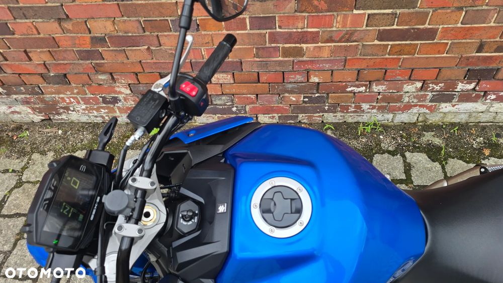 Suzuki GSX - 16