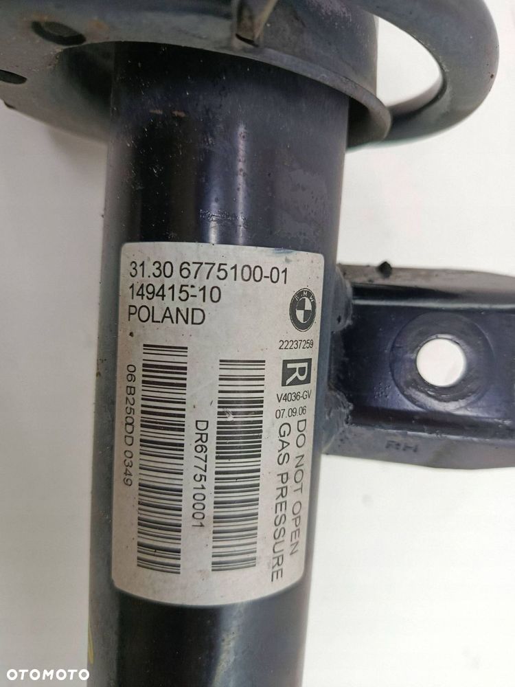 BMW E90 E91 X-DRIVE PRZEDNIE AMORTYZATORY KOMPLET 6775099 6775100 - 7