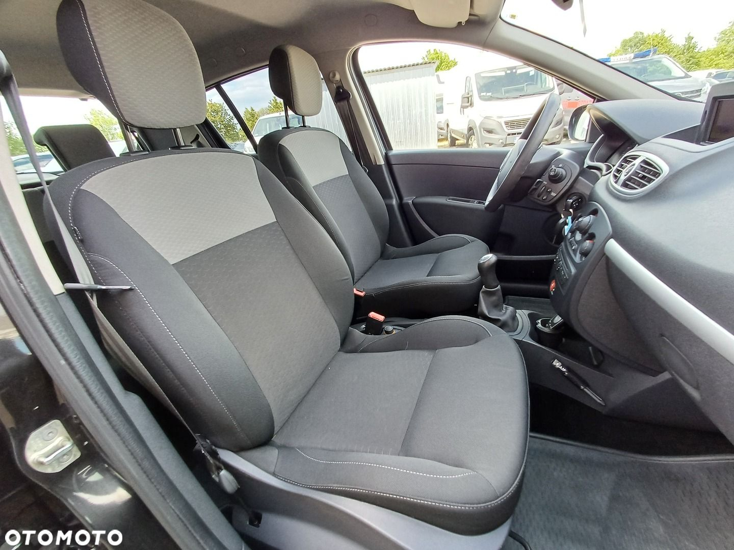Renault Clio 1.5 dCi Authentique - 12