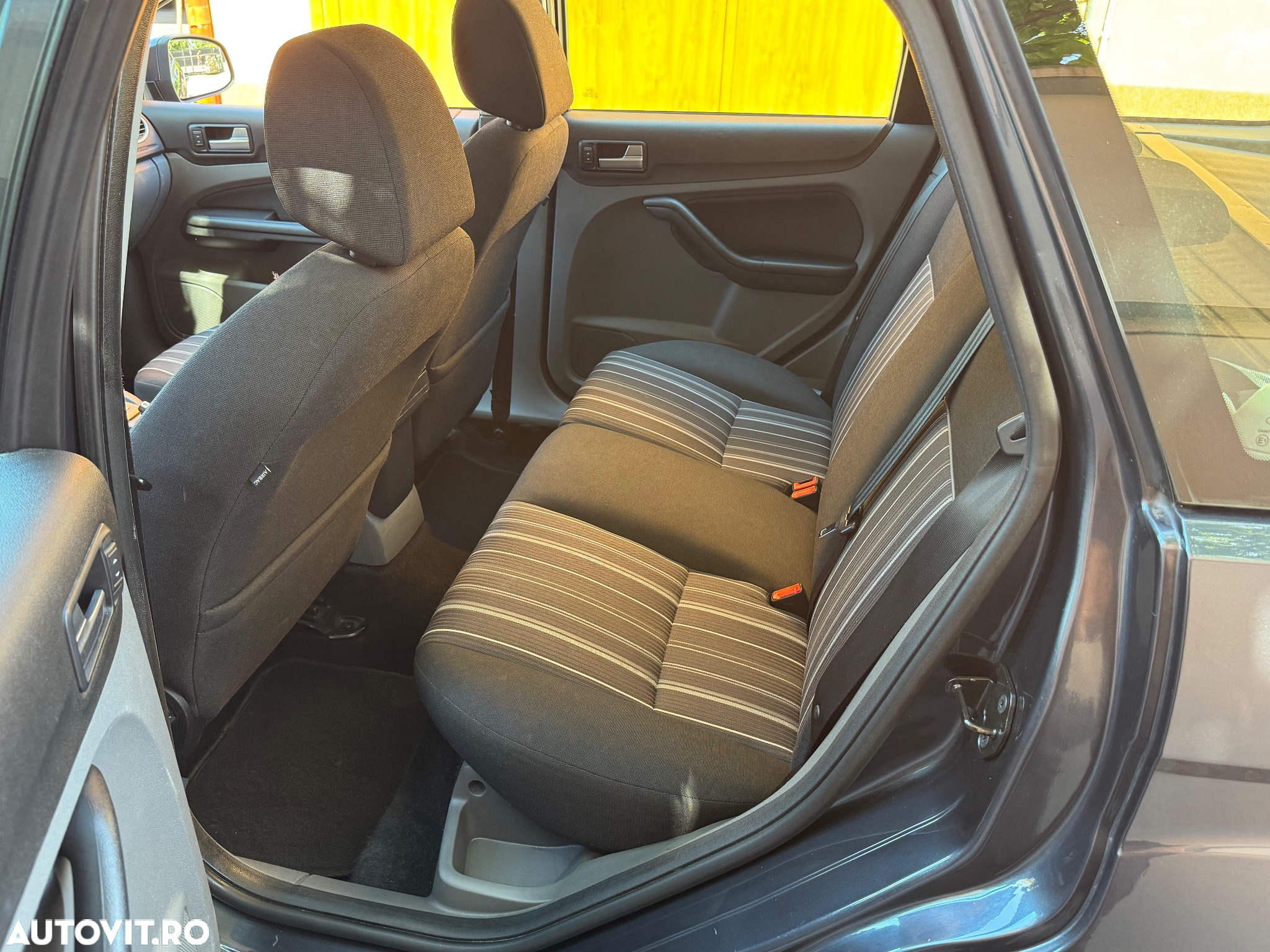 Ford Focus Turnier 1.6 Ti-VCT Ambiente - 8