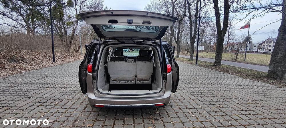 Chrysler Pacifica - 38