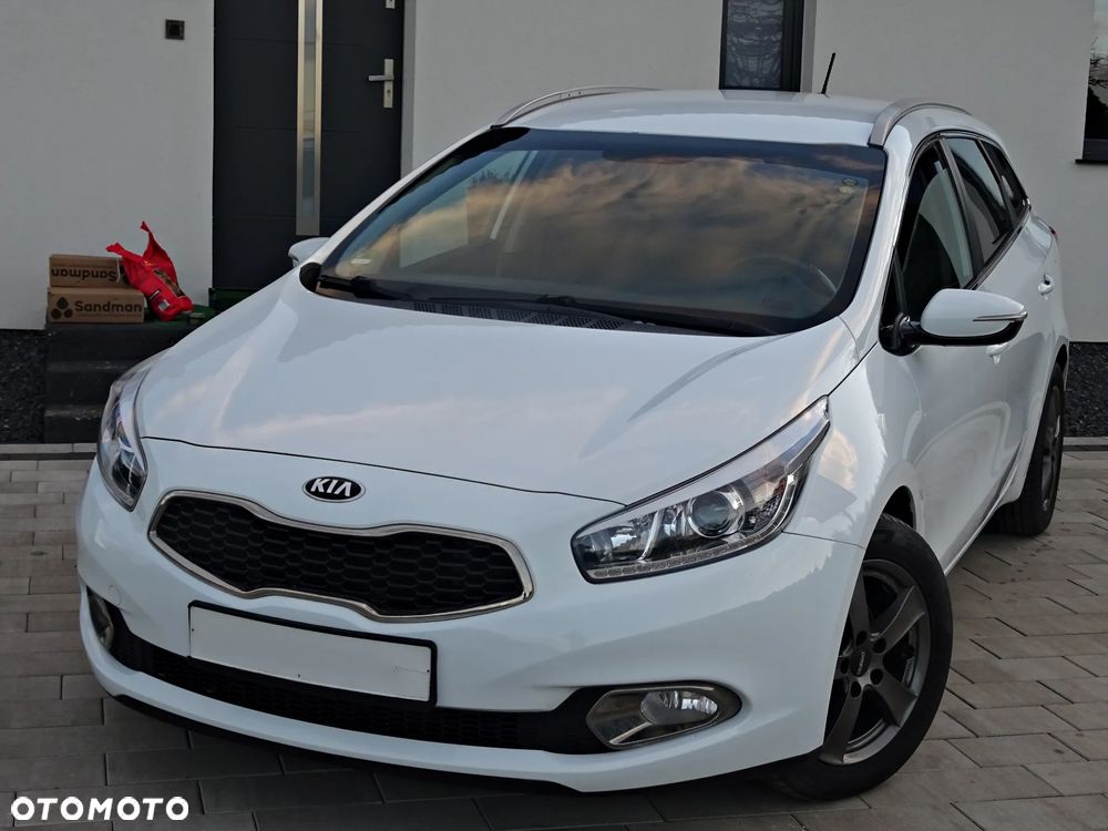Kia Ceed - 11