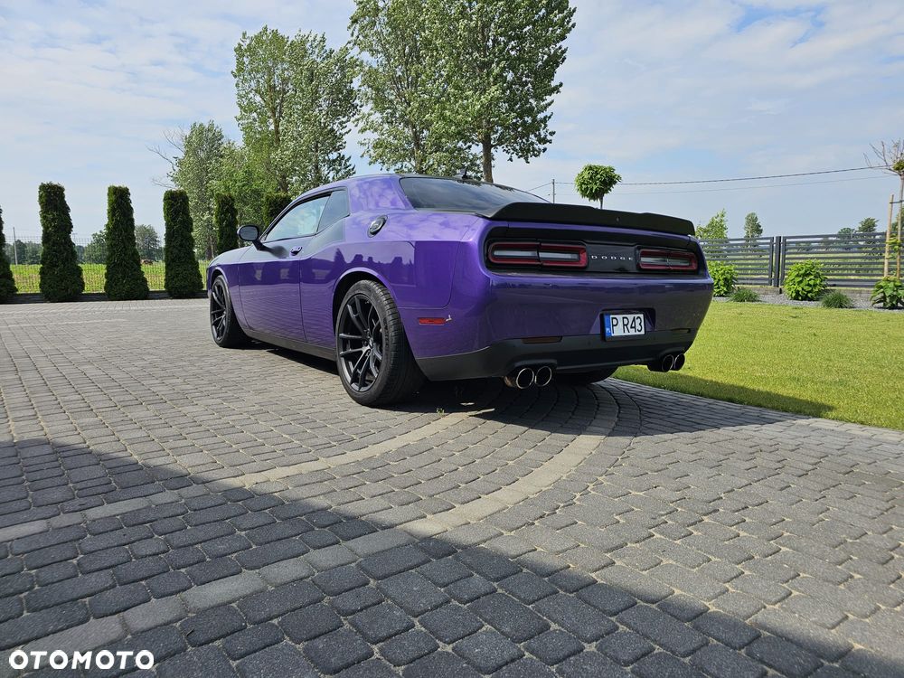 Dodge Challenger - 7