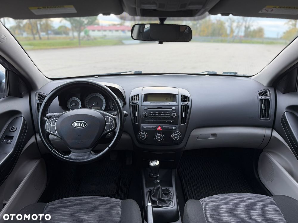 Kia Ceed - 9