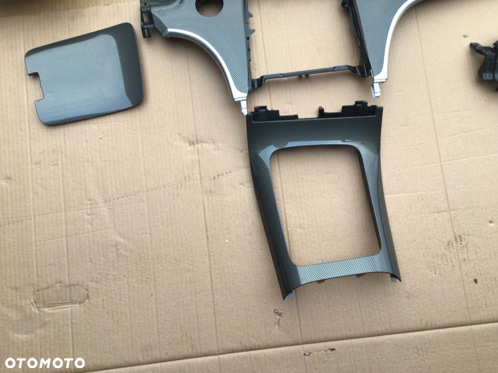 Tapicerka konsola Dekor Mercedes C-klasa 206 Carbon - 2