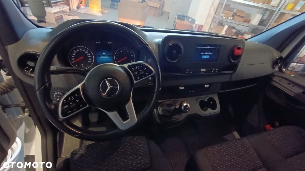 Mercedes-Benz Sprinter - 13