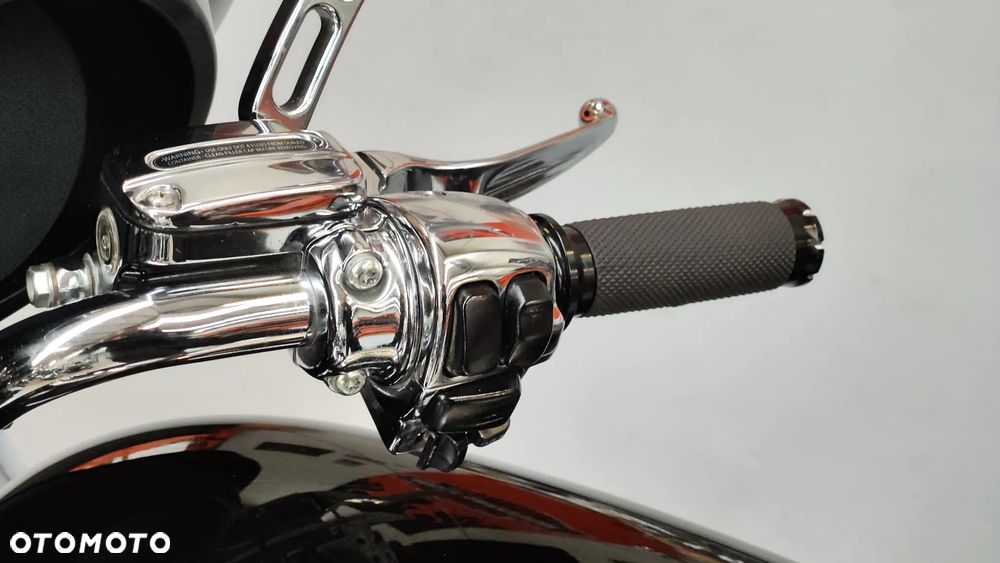 Harley-Davidson CVO Street Glide - 25