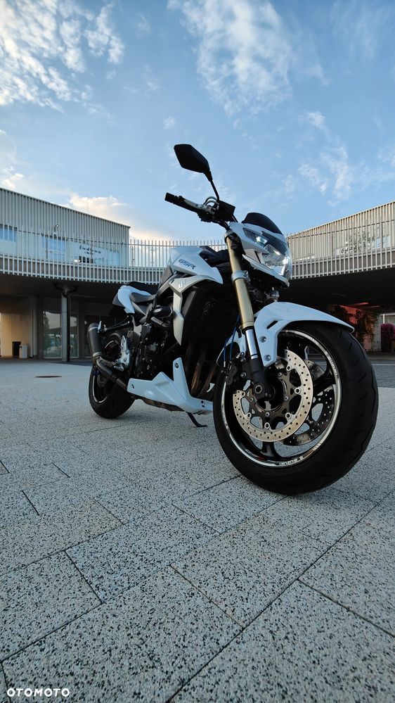 Suzuki GSR - 22