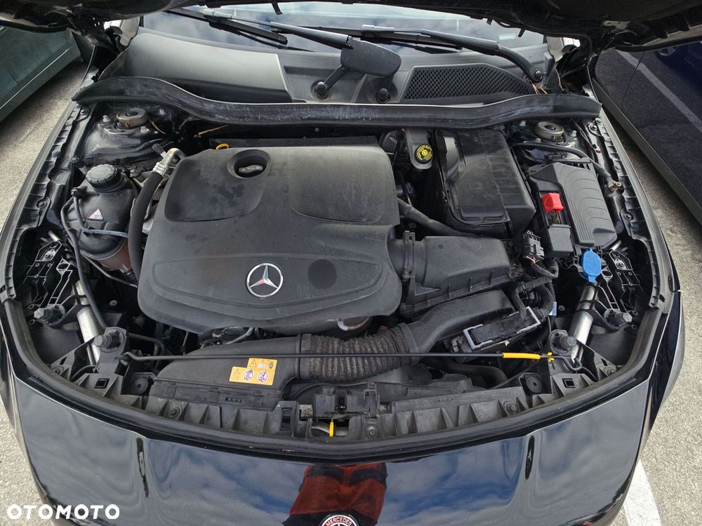 Mercedes-Benz CLA - 12