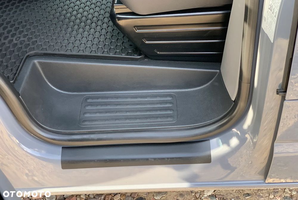 Volkswagen TRANSPORTER MOCNY T6 SILNIK DNA 2.0TDI MOC 150KM DSG7 SKRZYNIA AUTOMAT Ilość miejsc 9 osobowy ZABUDOWA KOMBI VAN MINIBUS SPECJALNA CARAVELLE Lampy Bi-LED Kamera  Radar 2x boczne drzwi przesuwne! Aktywny tempomat, Asystent pasa, System zmiany pasa, Podgrzewane fotele, Dwustrefowa Klimatyzacja i ogrzewanie! Fabryczne oryginał WEBASTO 5kW THERMO COMFORT SE Szybkie nagrzewanie silnika zimą! - 18