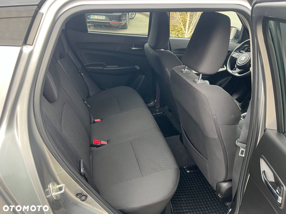 Suzuki Swift 1.2 Premium Plus - 32