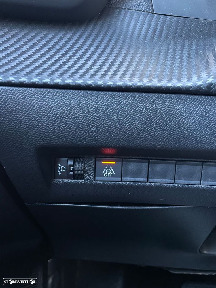 Peugeot 2008 1.2 PureTech Allure EAT8 - 19