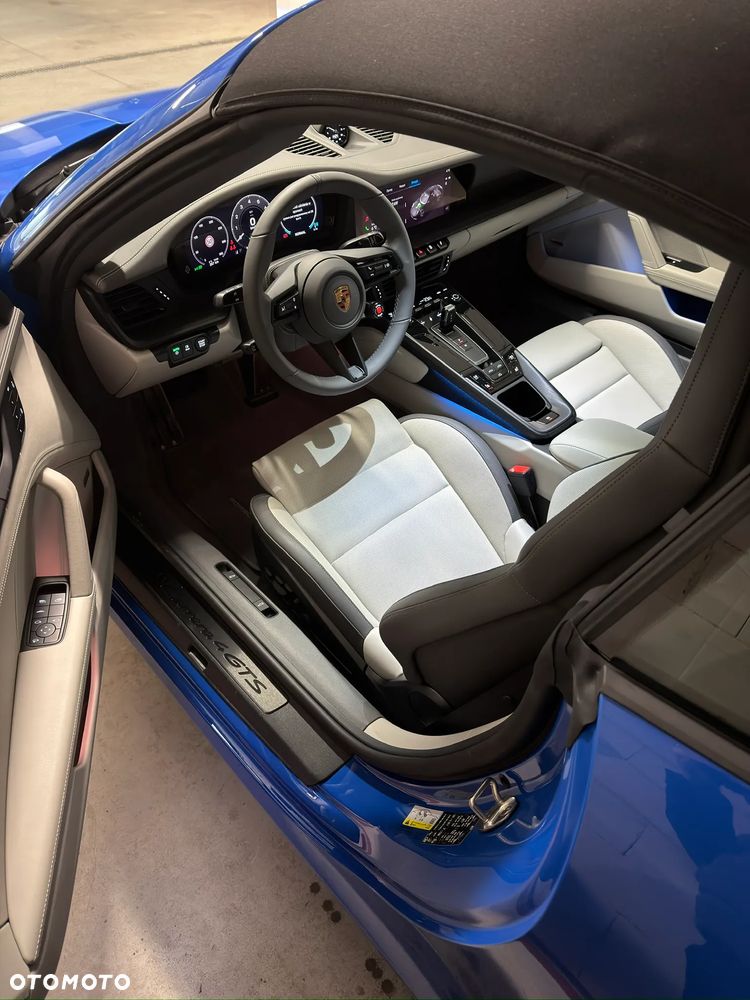 Porsche 911 Carrera T-Hybrid 4 GTS - 10