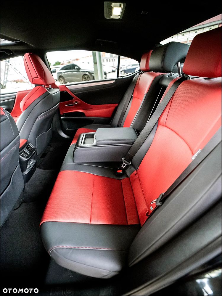 Lexus ES 300h F Sport - 34